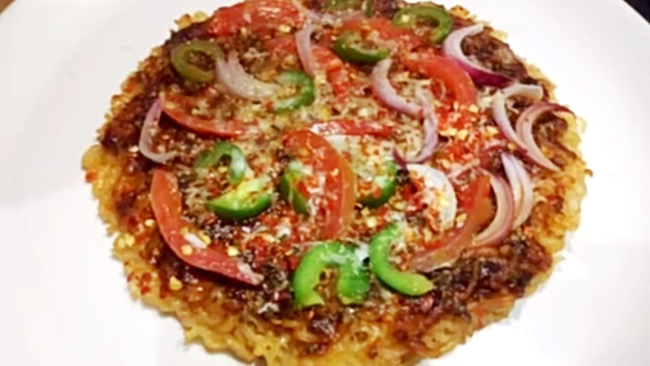 Maggi Pizza Recipe In Hindi मैगी पिज़्ज़ा रेसिपी (2)